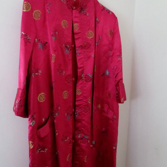 VINTAGE CHINESE HAND EMBROIDERED SILK ROBE- KIMONO - Picture 11 of 12